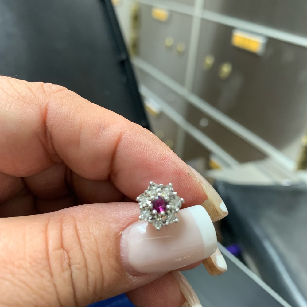 Diamonds and ruby earrings - Picture 5 of 13